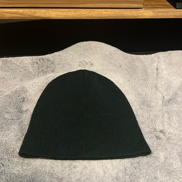 RW&Co Toque - Picture 2 of 3